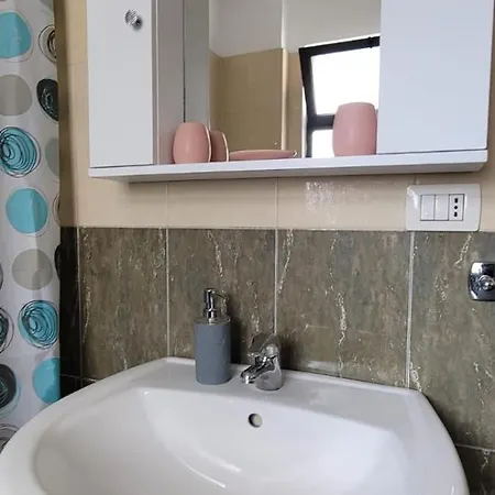 Plis Myslym Shyri Apartment