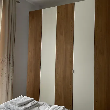 Plis Myslym Shyri Apartment